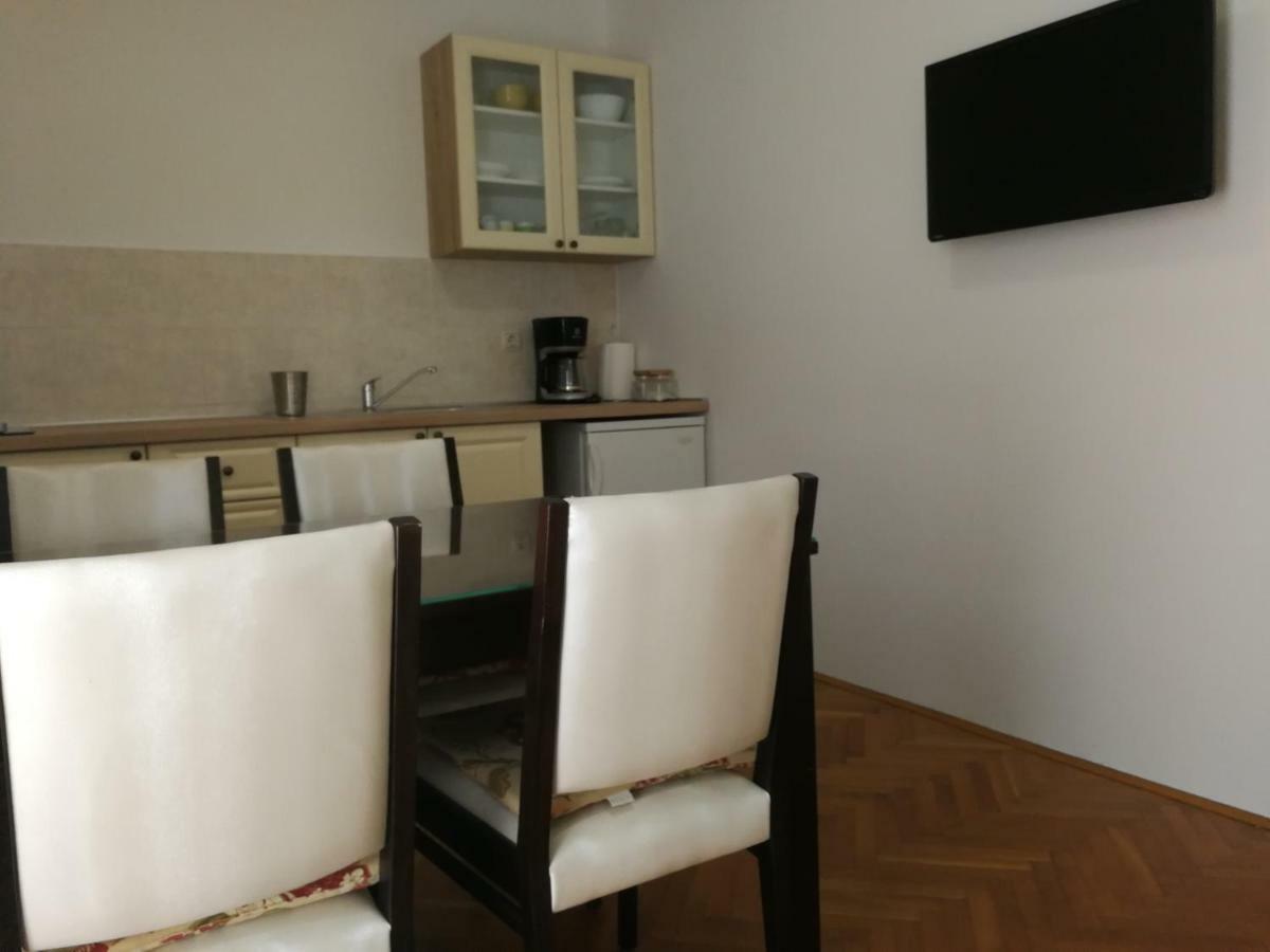 Apartment Violeta 1 Funtana Esterno foto